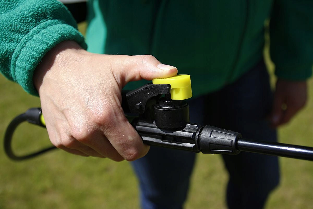 Bradas Rückenspritze 16L mit robusten Tragegurten für komfortable Anwendung