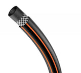 Modernes Design – Bradas CARAT 25 mm Gartenschlauch, UV-beständig mit markanten orangefarbenen Streifen.