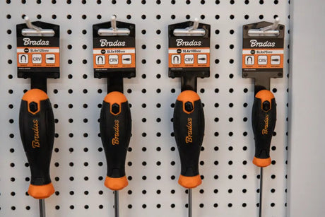 Bradas HOME & GARAGE Flachschraubendreher SL4 100mm BradasSL4 Flachschraubendreher mit magnetischer Spitze und ergonomischem Griff