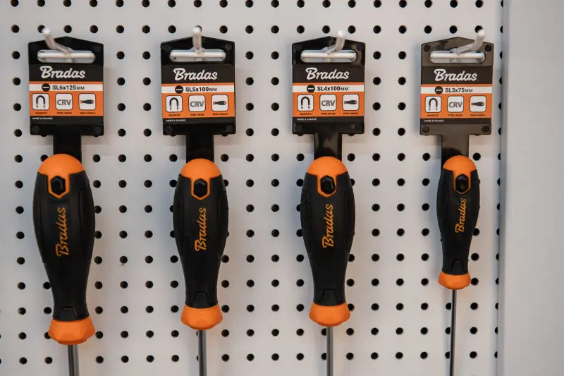 SL6 Flachschraubendreher mit magnetischer Spitze und ergonomischem Griff