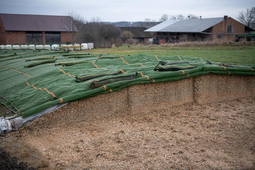 Detailansicht des Bradas Sandschlauchs mit Gurtband und Griffen für eine einfache Handhabung.