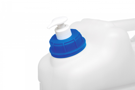 Praktischer Bradas Seifenspender für Wasserkanister bei Outdoor-Aktivitäten