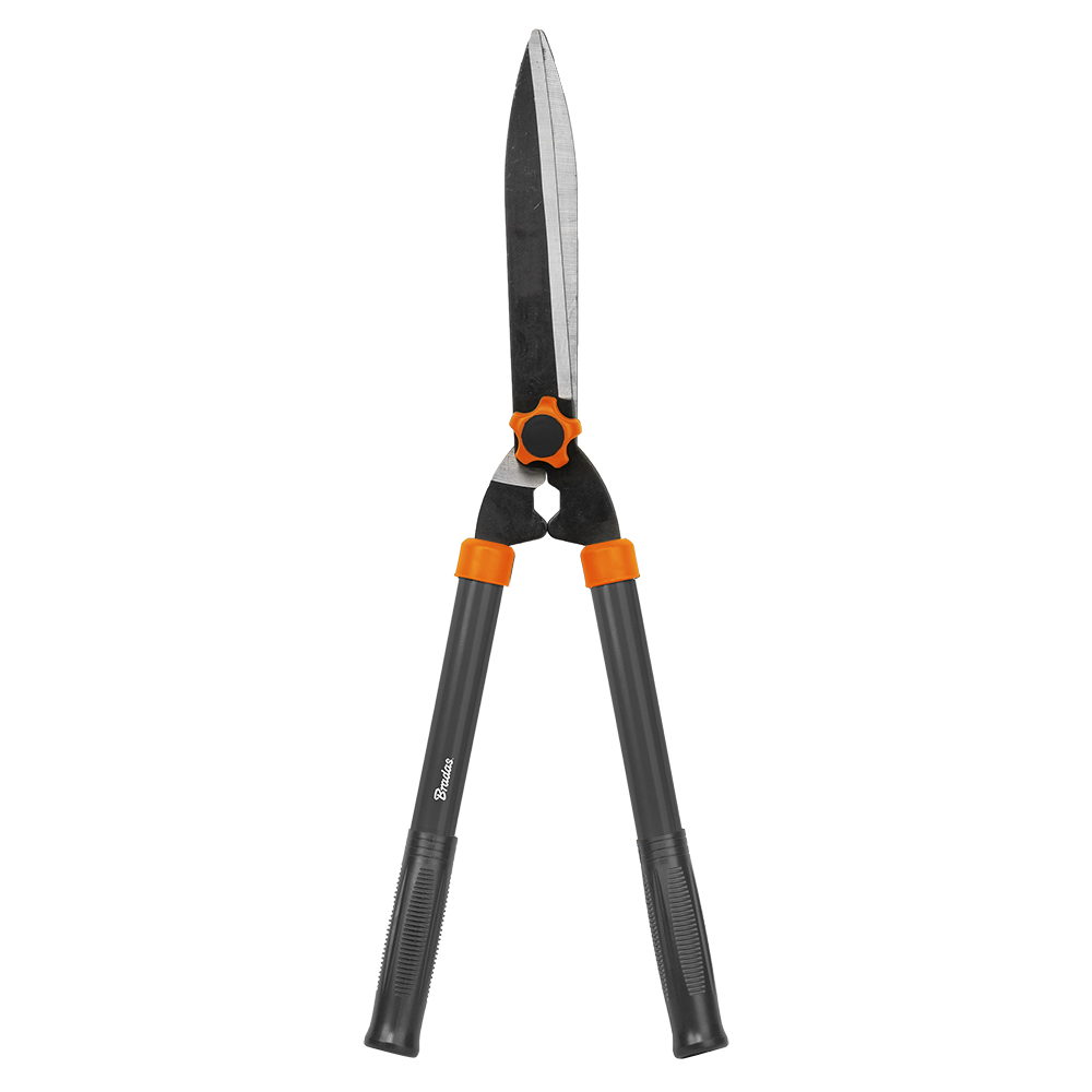 Bradas Heckenschere mit 20 cm Messerlänge im Einsatz