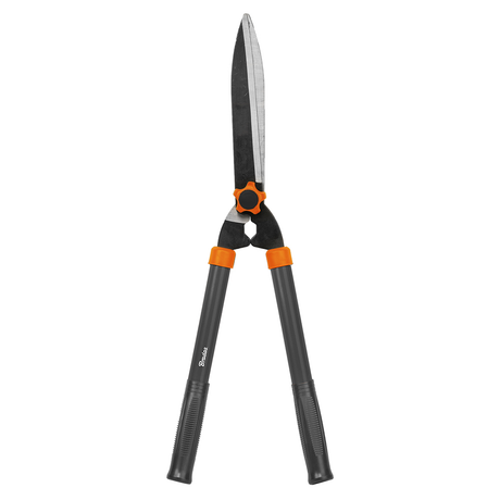 Bradas Heckenschere mit 20 cm Messerlänge im Einsatz