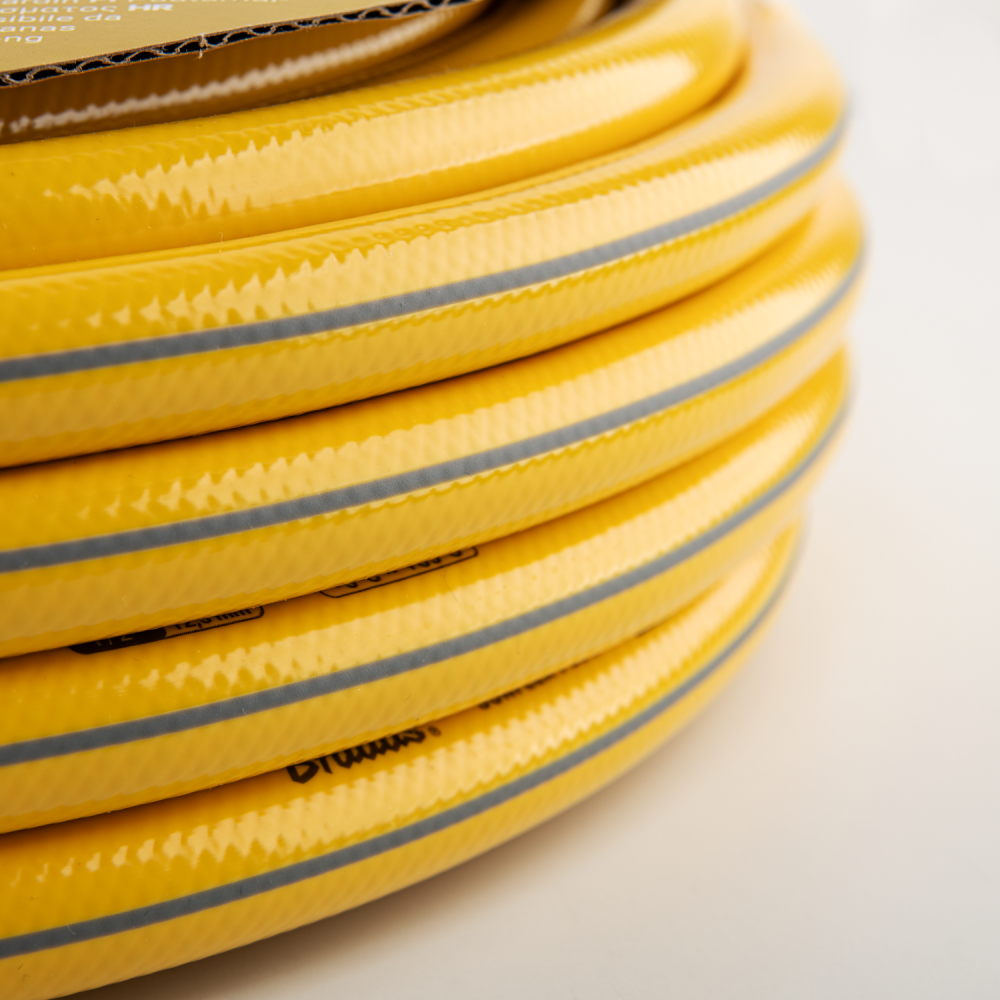 Detailansicht des 4-lagigen Aufbaus des Bradas Gartenschlauchs