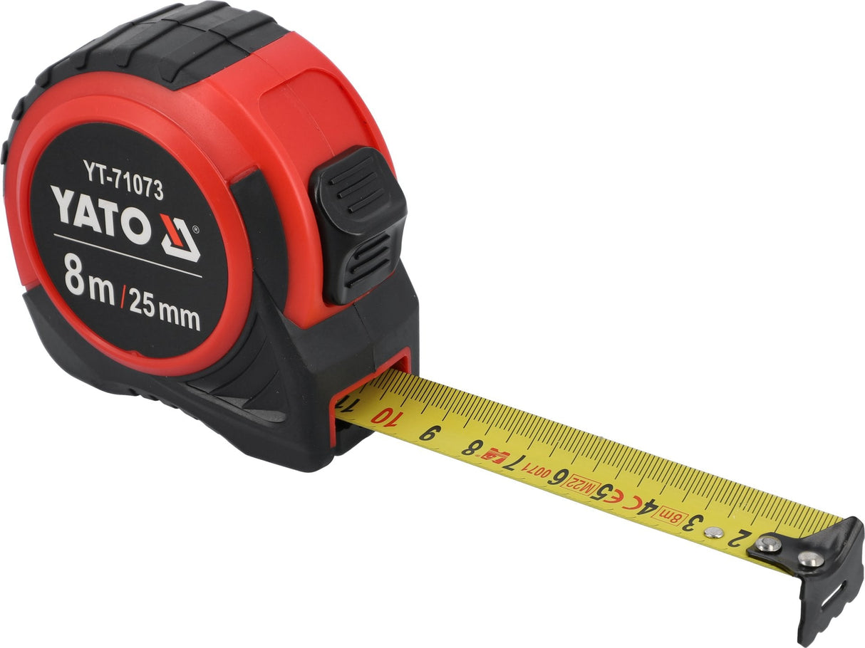 Nahaufnahme des Yato Maßbands mit festem Haken