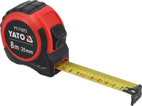 Nahaufnahme des Yato Maßbands mit festem Haken