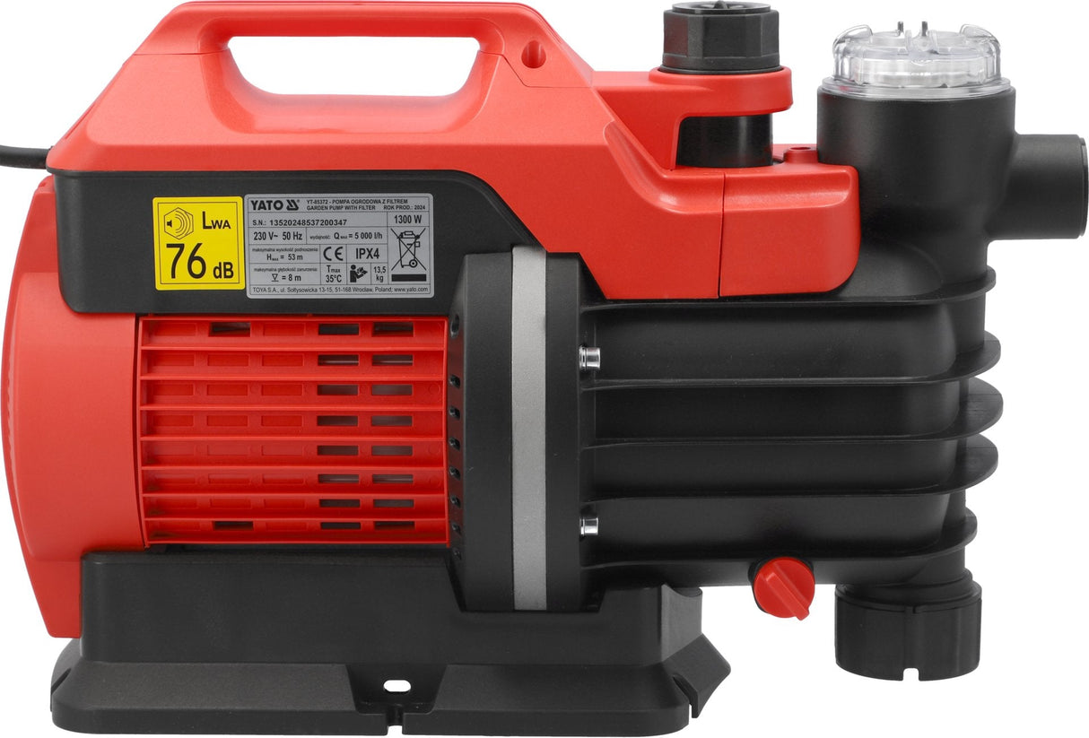 Seitenansicht der Yato Hauswasserwerkpumpe auf Gummifüßen